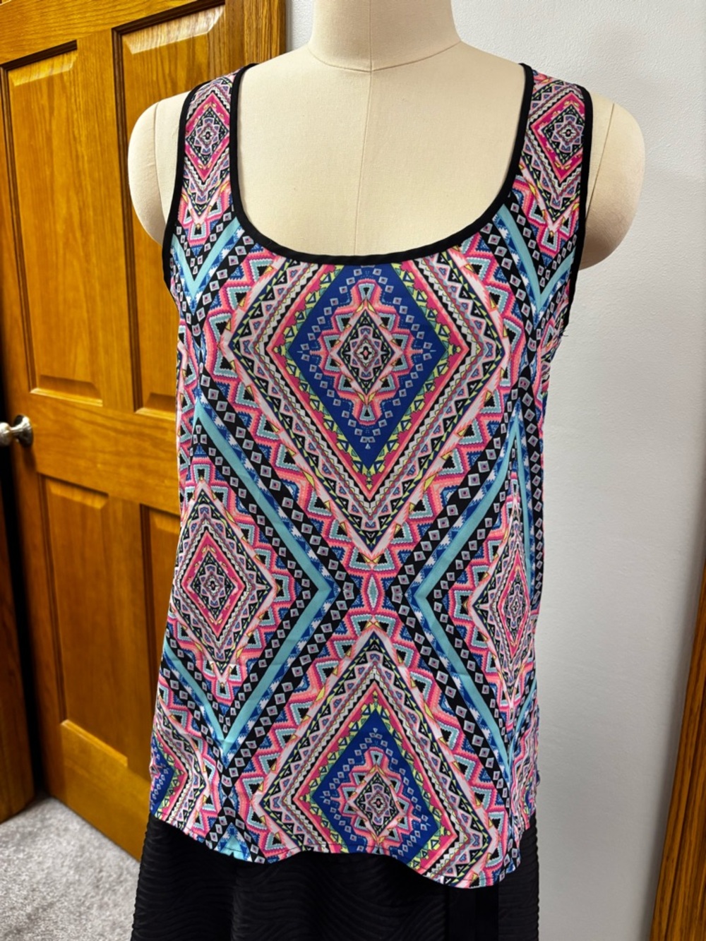 Women’s Sleeveless Geometric Print Tank Top - Pink & Blue